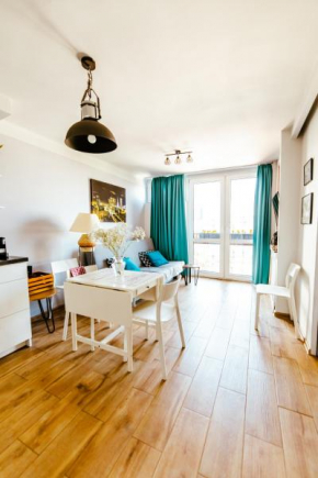 Bright 14th Floor Central Home with Balcony & Views
